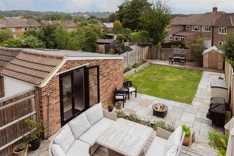 17 Lynn Walk, Reigate, RH2 7NZ
