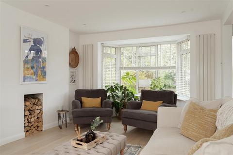 17 Lynn Walk, Reigate, RH2 7NZ