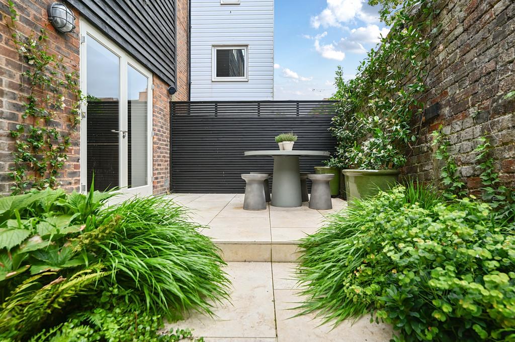 6 Meryon court tn31 (8)
