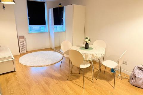 Studio to rent, Sauchiehall Street , City Centre