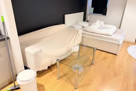 Studio to rent, Sauchiehall Street , City Centre
