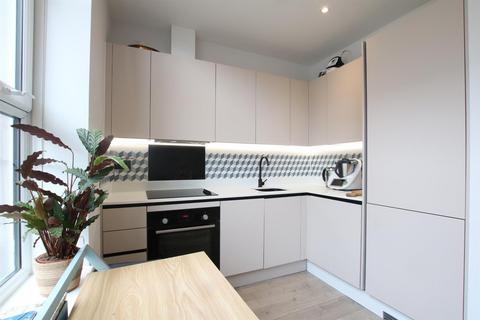Flat 3, Bridge House, 27 Bridge Street, Leatherhead, KT22 8HE