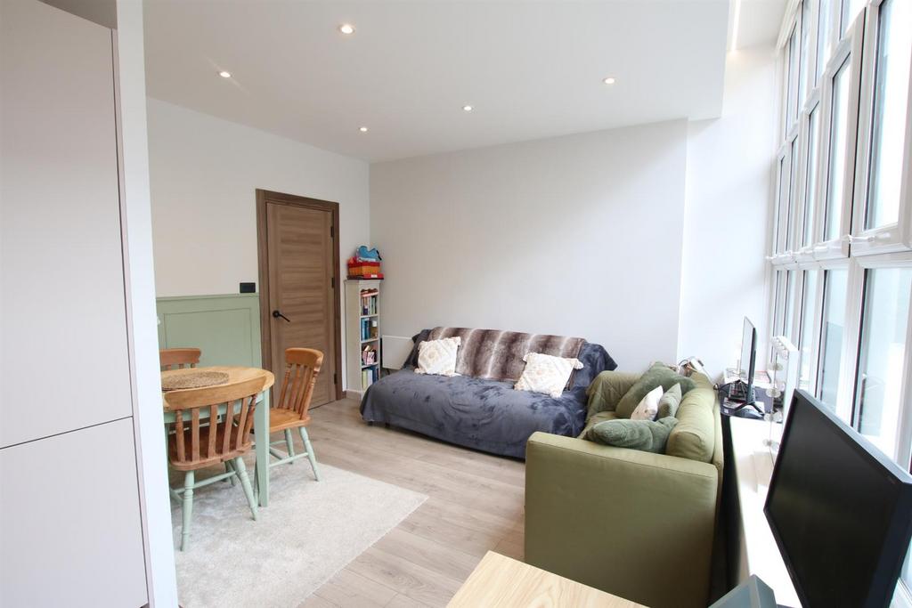 Bridge House3-livingroomreverse.JPG