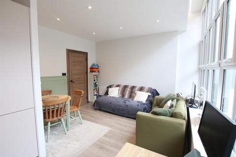 Flat 3, Bridge House, 27 Bridge Street, Leatherhead, KT22 8HE