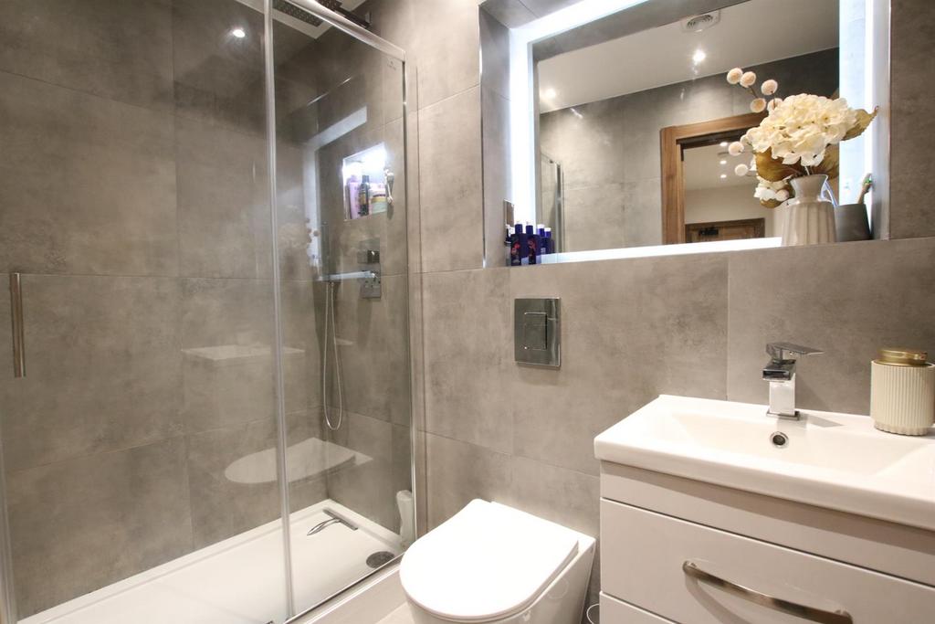 Bridge House3-bathroom.JPG