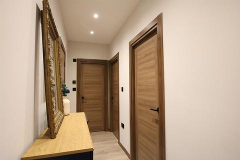 Flat 3, Bridge House, 27 Bridge Street, Leatherhead, KT22 8HE
