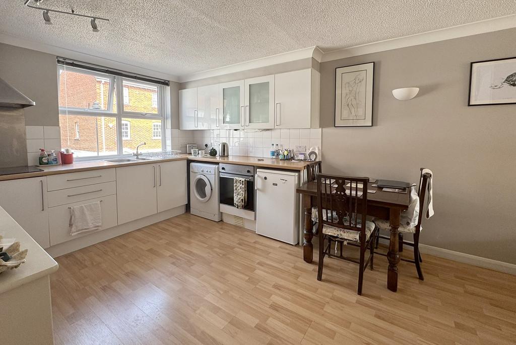 5 HM Kitchen 1
