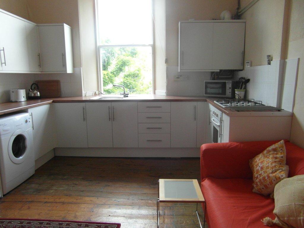 Apartment in Edinburgh, Lorne, Leith Central - View 2