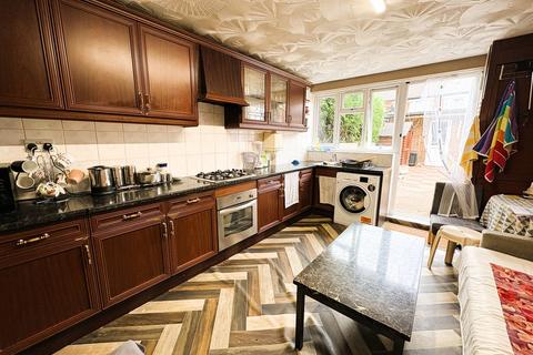 3 bedroom end of terrace house for sale, Western Road, Southall