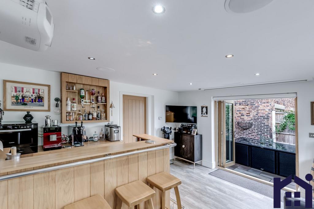 Bar/cinema room