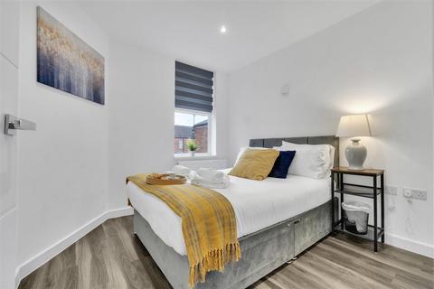 3 bedroom flat to rent, Mount Road, Hendon
