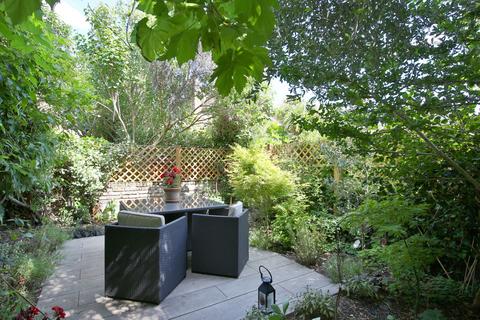 3 bedroom terraced house for sale, Sandbrook Road, London