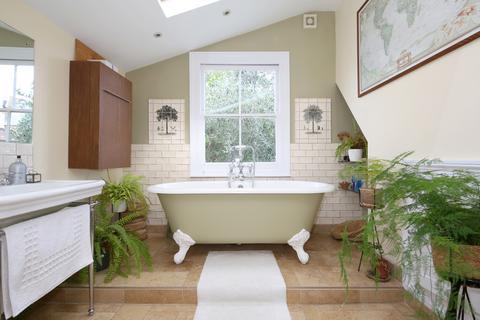 3 bedroom terraced house for sale, Sandbrook Road, London