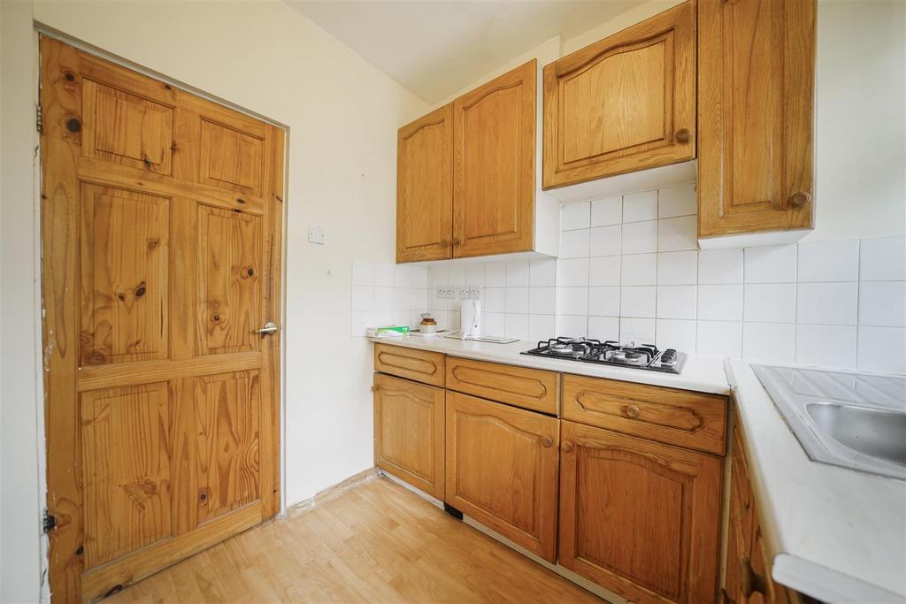 Flat 14, Clifford Court - Qg Fp NP8s WWZ7 T2 B9boa2.jpg