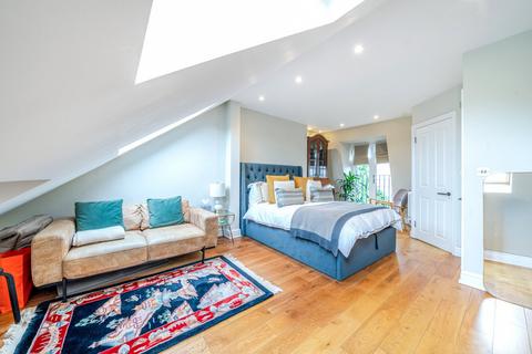 11 Blenheim Gardens, London, SW2 5EU