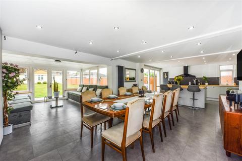 6 bedroom detached house for sale, Park Lane, Cowplain
