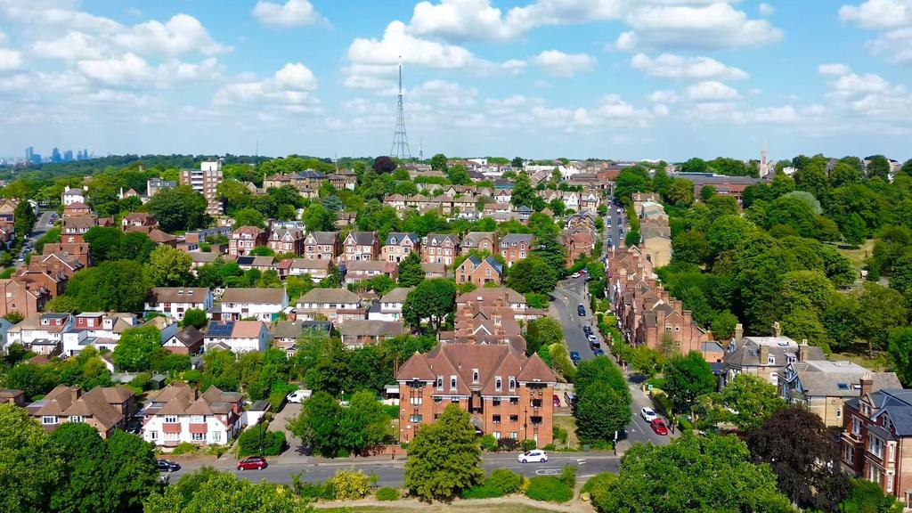 Drone Exterior  For Sale 3 Bedroom Flat...