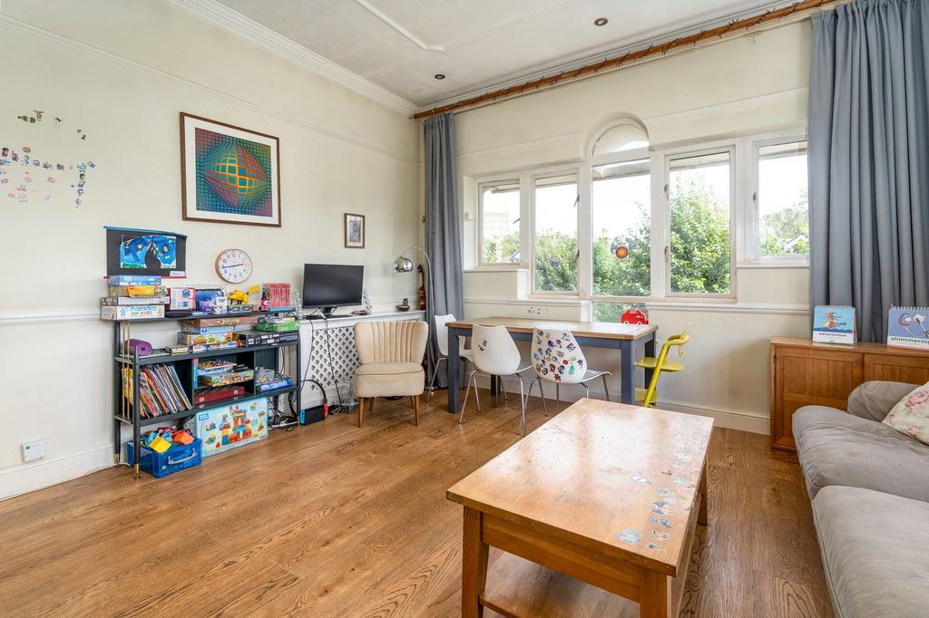 Reception 2 For Sale 3 Bedroom Flat...