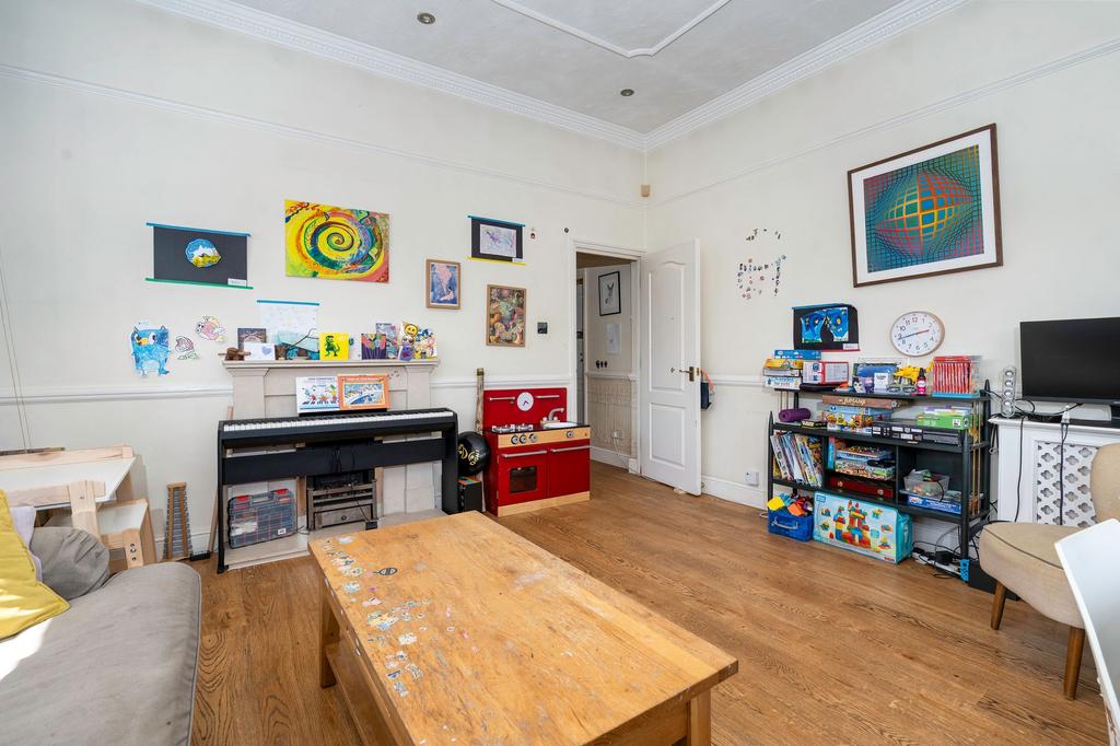 Reception 3 For Sale 3 Bedroom Flat...