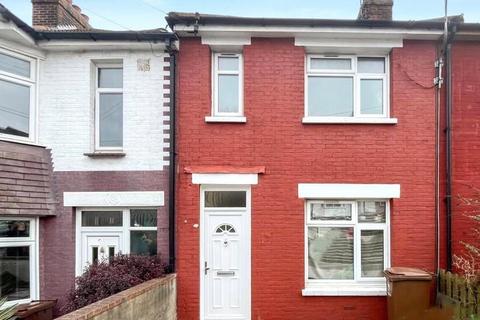 2 bedroom terraced house to rent, Pagitt Street, Chatham