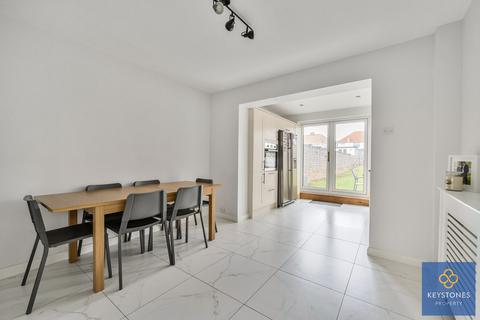 5 bedroom semi-detached house for sale, Dunster Close, Collier Row, RM5