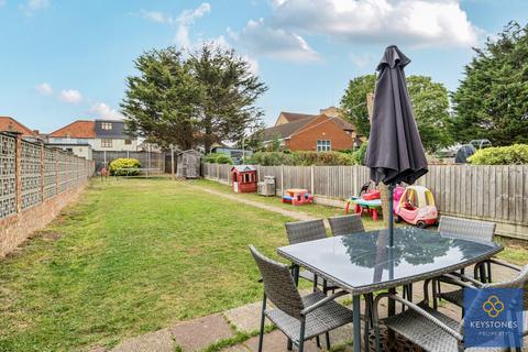5 bedroom semi-detached house for sale, Dunster Close, Collier Row, RM5