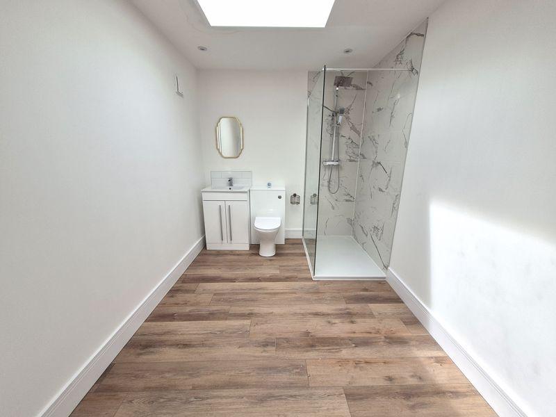Ensuite to Ground