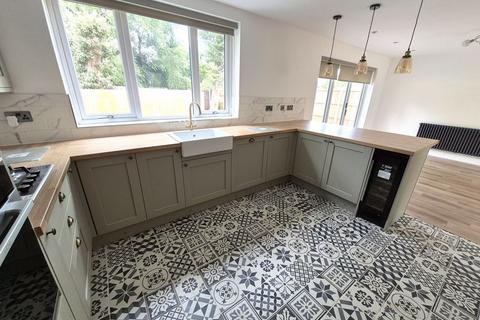 5 bedroom detached house to rent, Berkswell Close, Sutton Coldfield B74