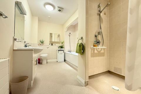 2 bedroom apartment for sale, Bushmead Court, Bushmead, Luton, Bedfordshire, LU2 7GY