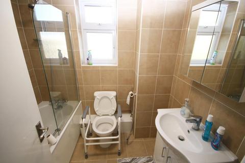 1 bedroom apartment to rent, Stratton Close, Edgware HA8