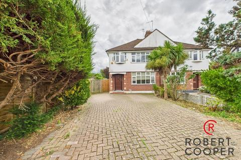 1 Garth Close, Ruislip, HA4 9PT