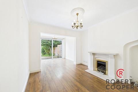 1 Garth Close, Ruislip, HA4 9PT