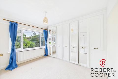 1 Garth Close, Ruislip, HA4 9PT