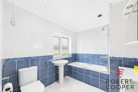 1 Garth Close, Ruislip, HA4 9PT
