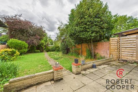 1 Garth Close, Ruislip, HA4 9PT