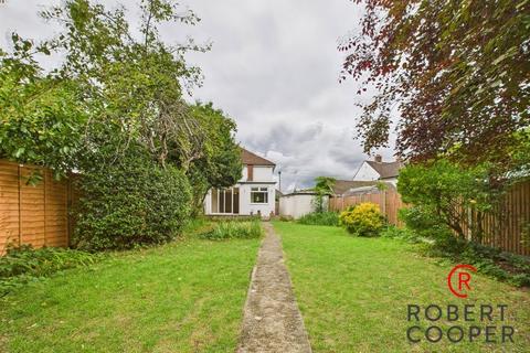 1 Garth Close, Ruislip, HA4 9PT