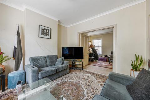 71 Gunnersbury Lane, London, W3 8HG