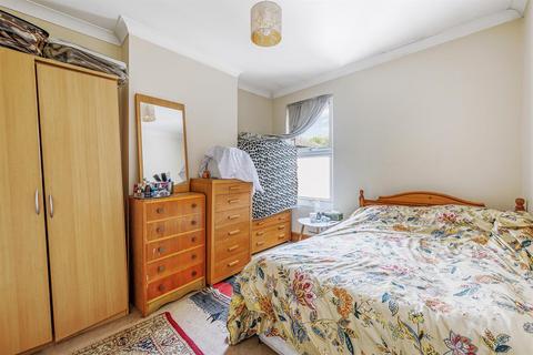71 Gunnersbury Lane, London, W3 8HG