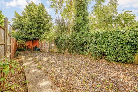 71 Gunnersbury Lane, London, W3 8HG