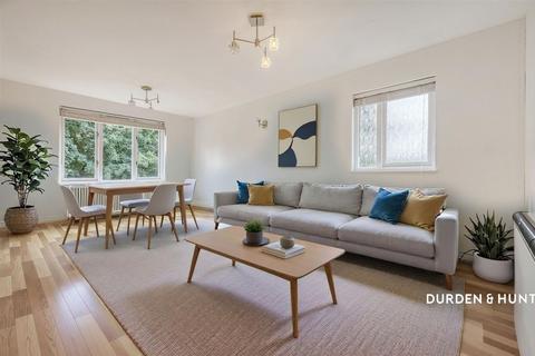 1 bedroom apartment for sale, Holland Close, Romford, RM7