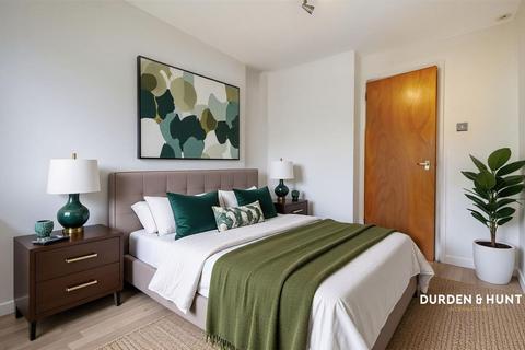 1 bedroom apartment for sale, Holland Close, Romford, RM7