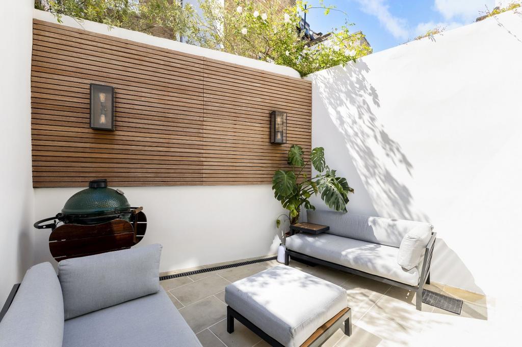 House in London - View 2