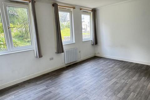 1 bedroom flat for sale, South Street, St. Austell