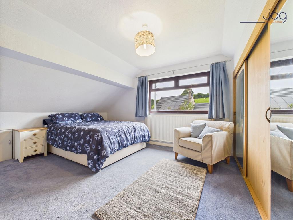 Double Bedroom with built in wardrobes