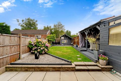 5 bedroom semi-detached house for sale, Eltham Close, Widnes WA8