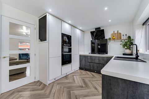 5 bedroom semi-detached house for sale, Eltham Close, Widnes WA8