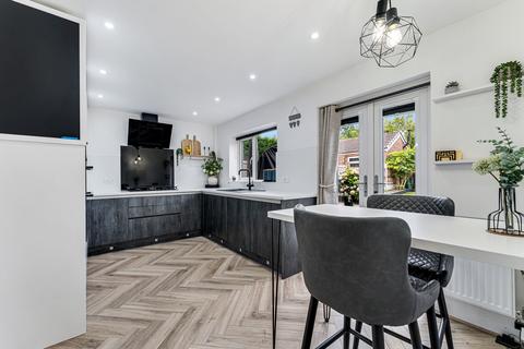 5 bedroom semi-detached house for sale, Eltham Close, Widnes WA8