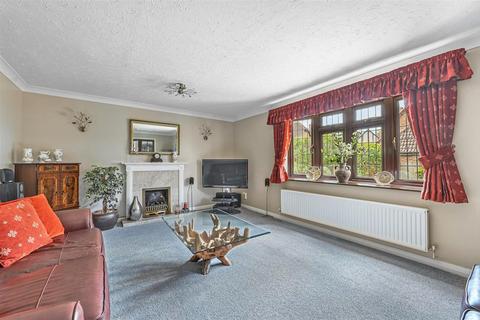 undefined, Yew Tree Close, Hatfiled Peverel