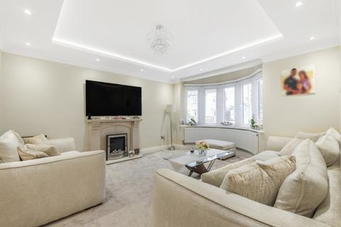 5 bedroom semi-detached house to rent, Brookmead Avenue Bromley BR1
