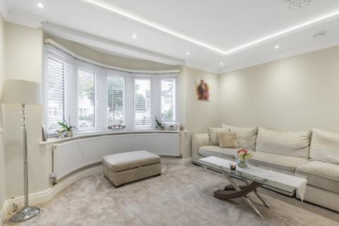 5 bedroom semi-detached house to rent, Brookmead Avenue Bromley BR1
